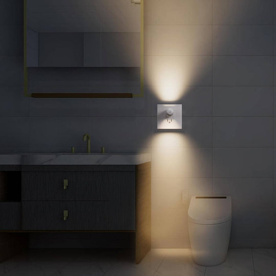 Wall Outlet Light - Automatic Sensor - Plug-In