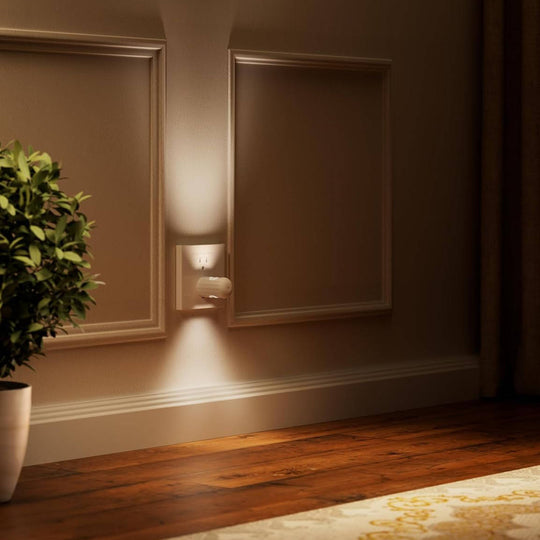 Wall Outlet Light - Automatic Sensor - Plug-In